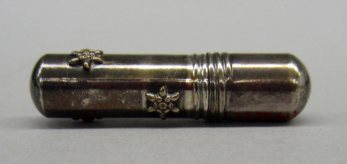 2012.0024.061 A-B Needle case, Closed 2