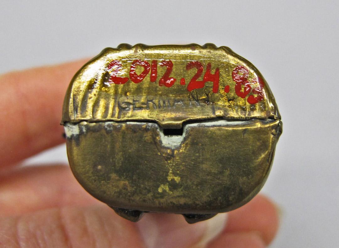 2012.0024.083 underside, Tool (for sewing), Tape measure