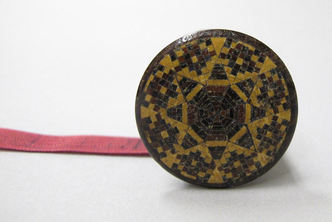 2012.0024.087 top, Tool (for sewing), Tape measure