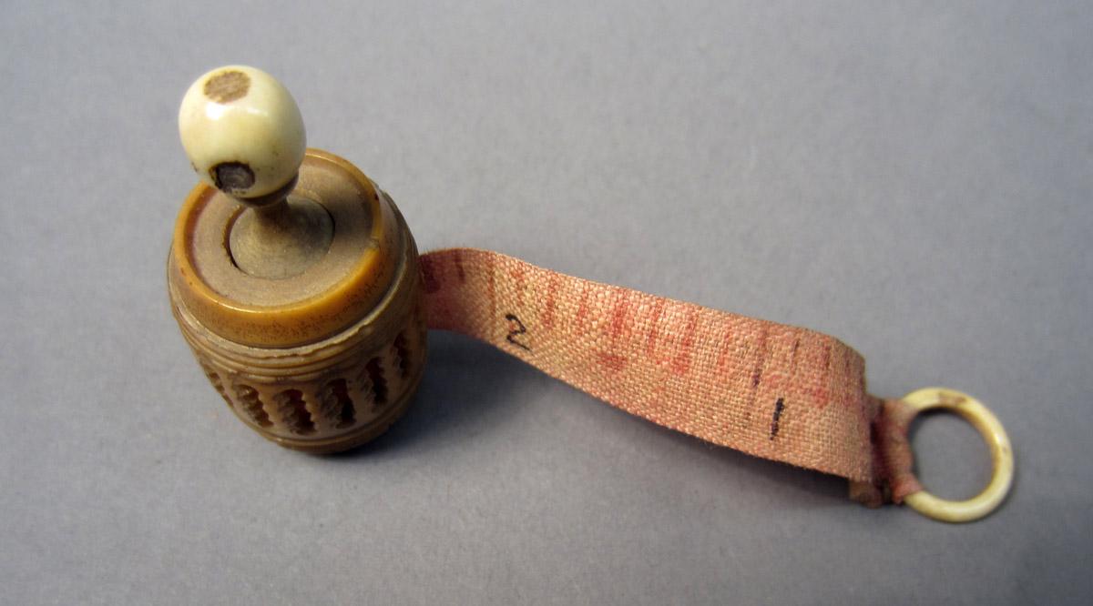 2012.0024.091 Tape measure, Tape view 2