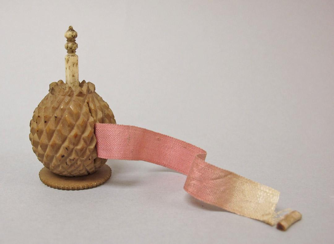 2012.0024.093 Tool (for needlework), view 1