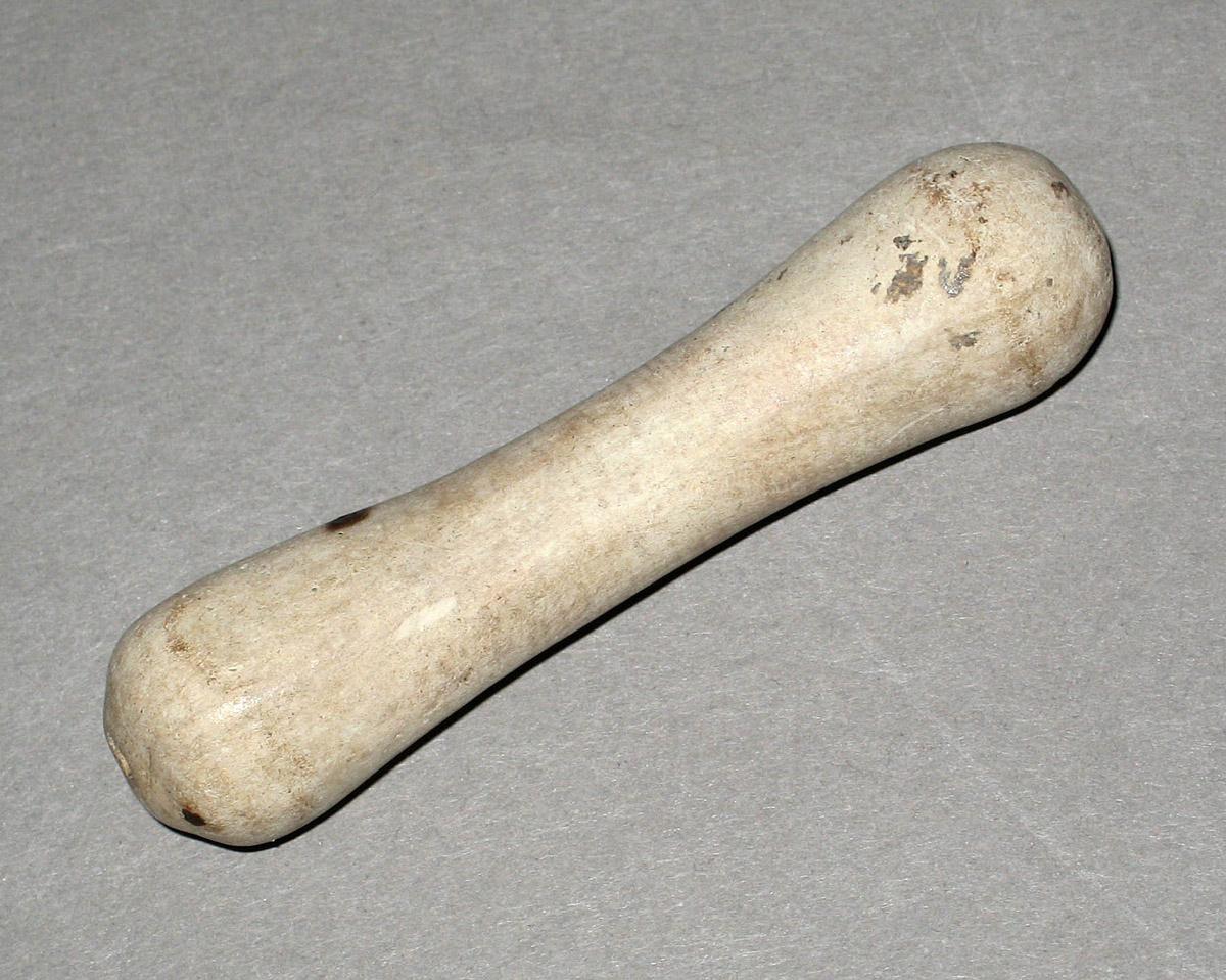 1959.0099.003 Earthenware wig curler