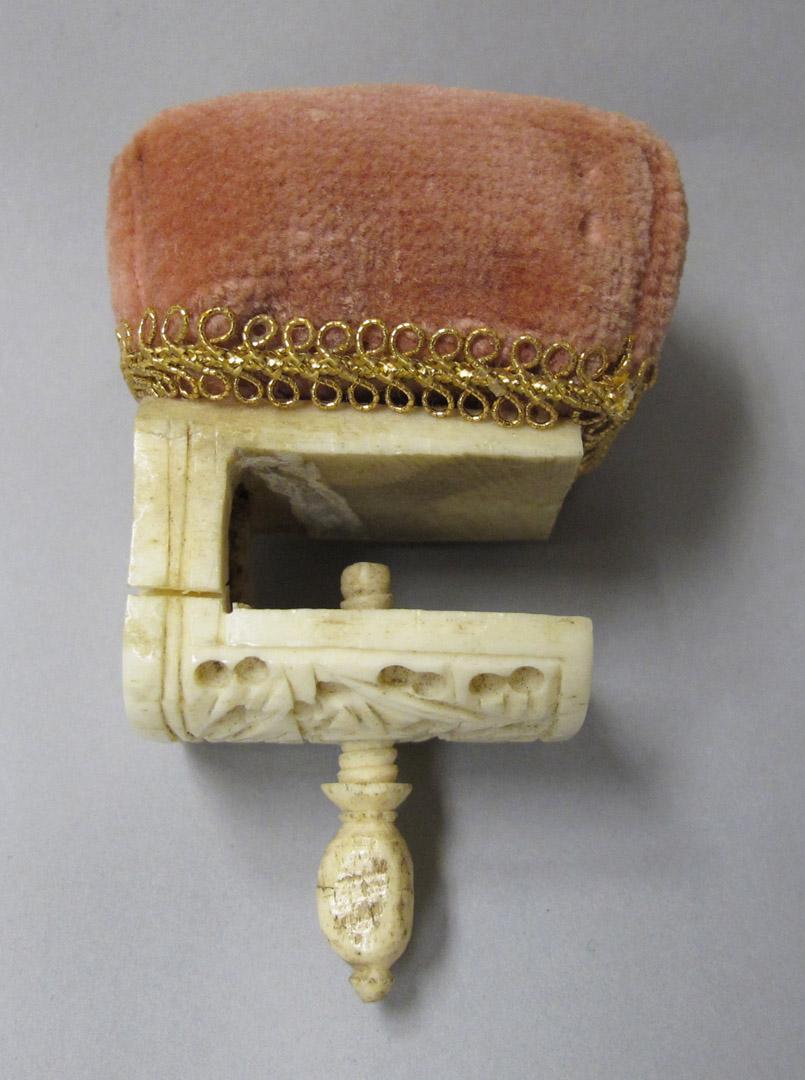 2012.0024.102, Tool (for sewing), Pincushion