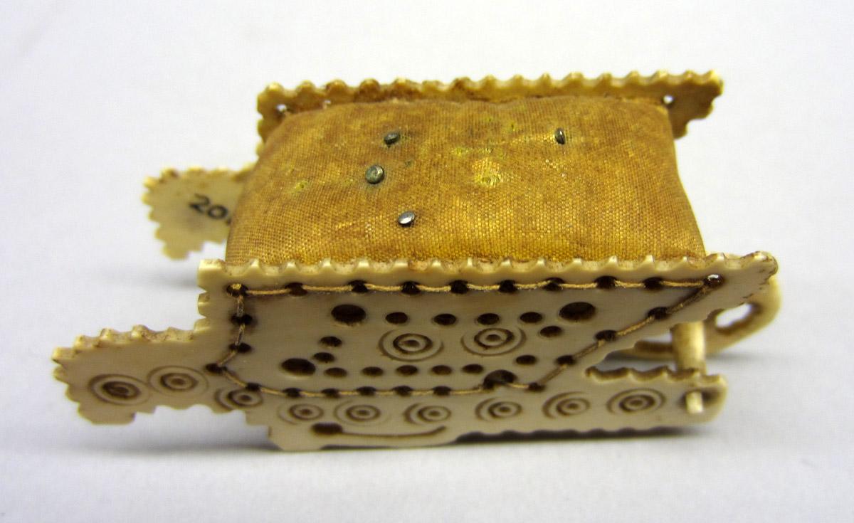 2012.0024.106 Pin cushion, Top