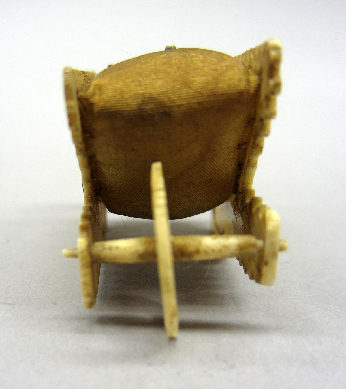2012.0024.106 Pin cushion, Front