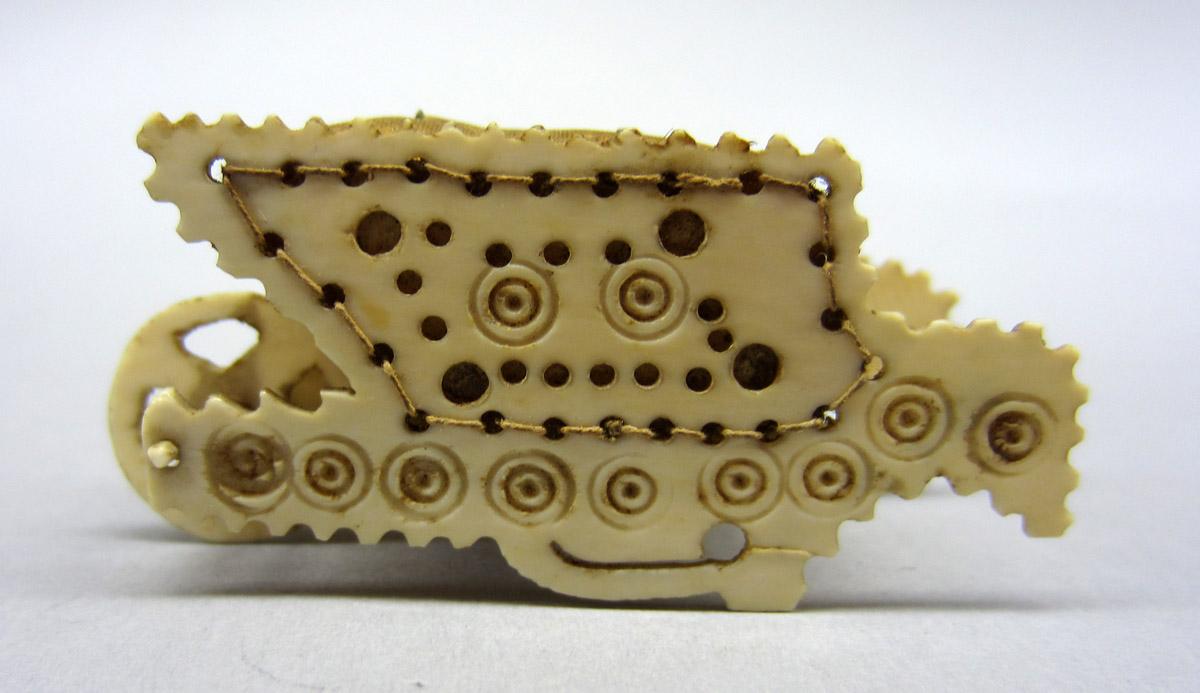 2012.0024.106 Pin cushion, Side