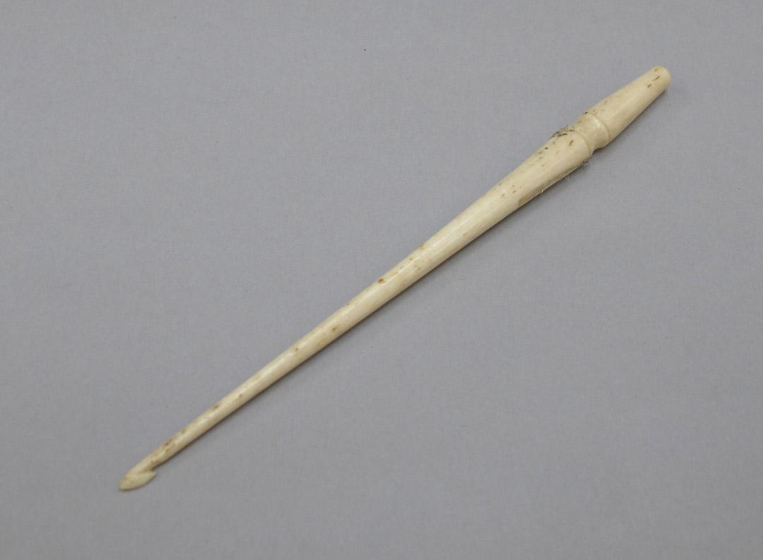 2012.0024.109 overall 2, Tool (for sewing), Crochet hook