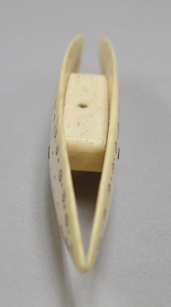 2012.0024.112 overall 2, Tool (for sewing), Tatting shuttle