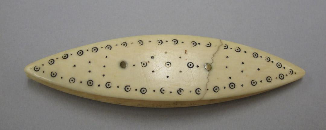2012.0024.112 overall 3, Tool (for sewing), Tatting shuttle