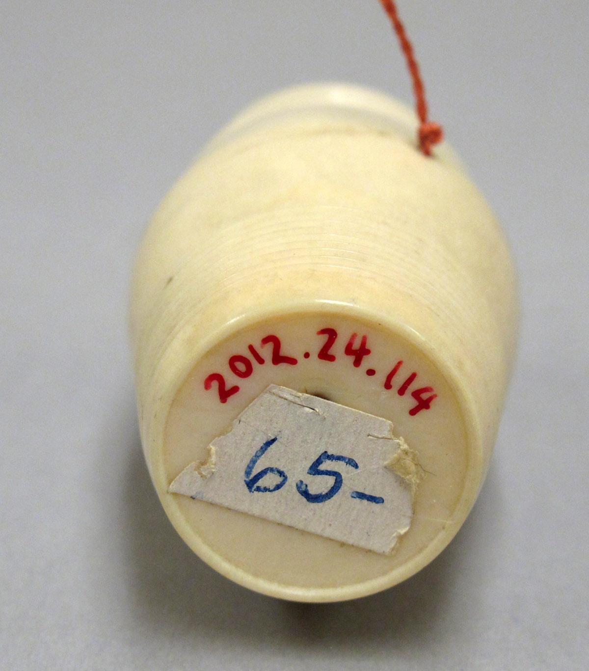 2012.0024.114 Thread case, Underside 1