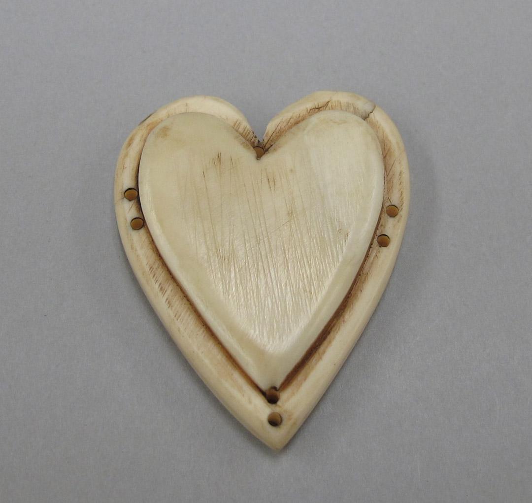 2012.0024.119 overall 1, Tool (for sewing), Ornament