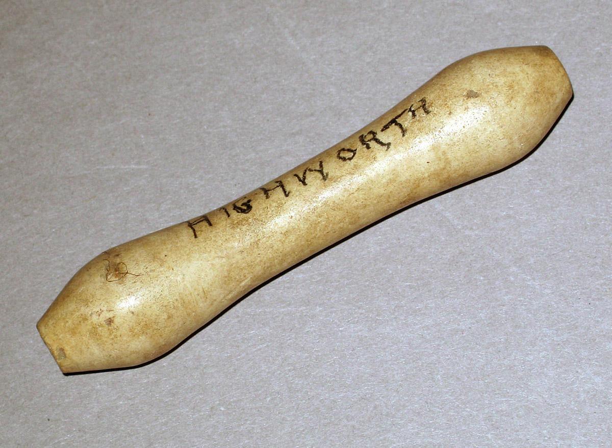 1959.0099.005 Earthenware wig curler