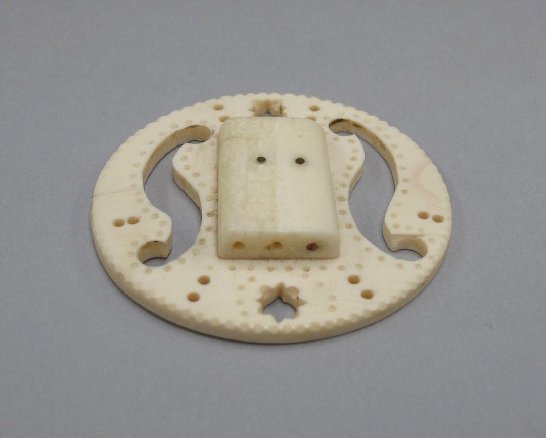 2012.0024.121 overall 2, Tool (for sewing), Ornament