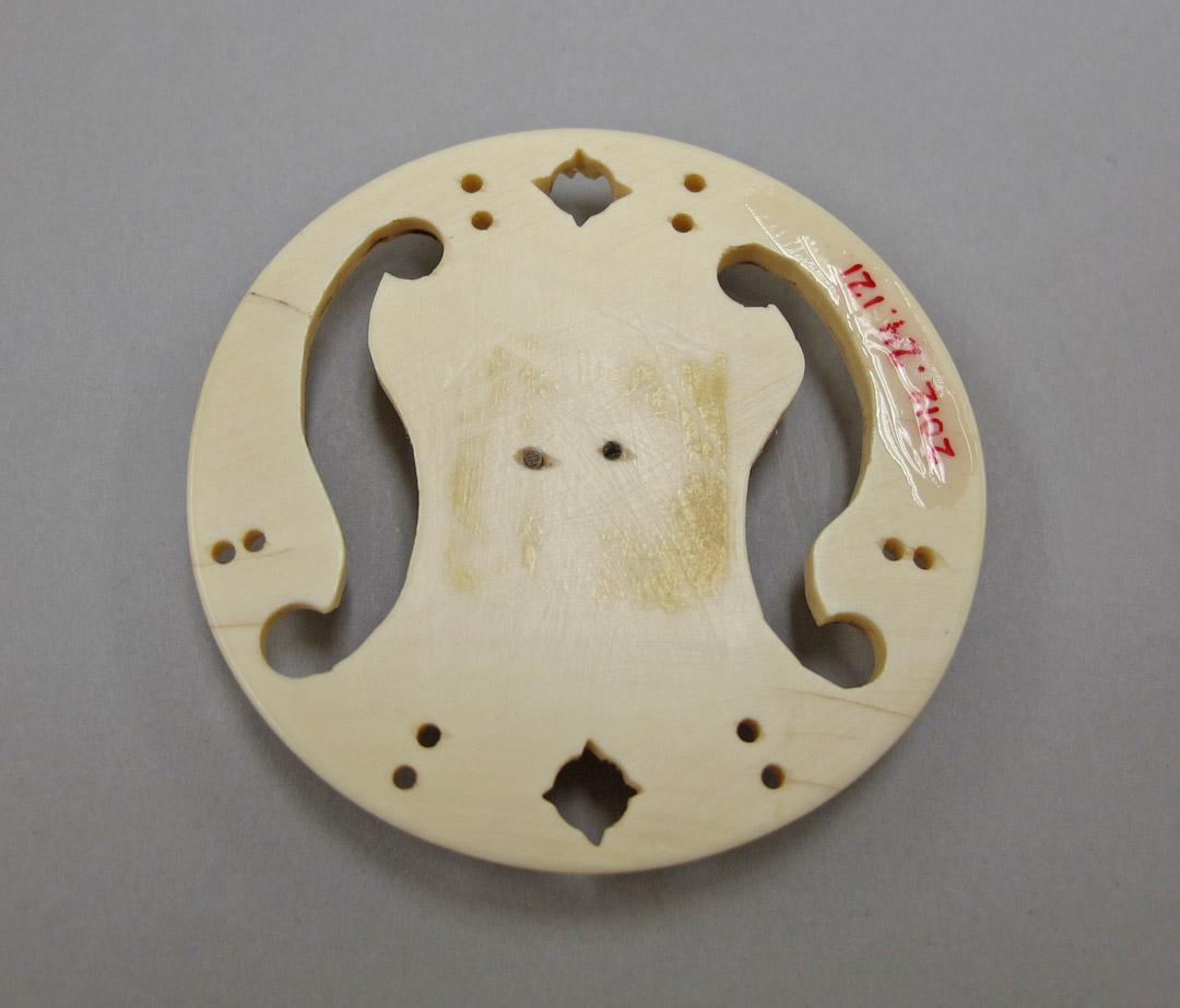 2012.0024.121 rear, Tool (for sewing), Ornament