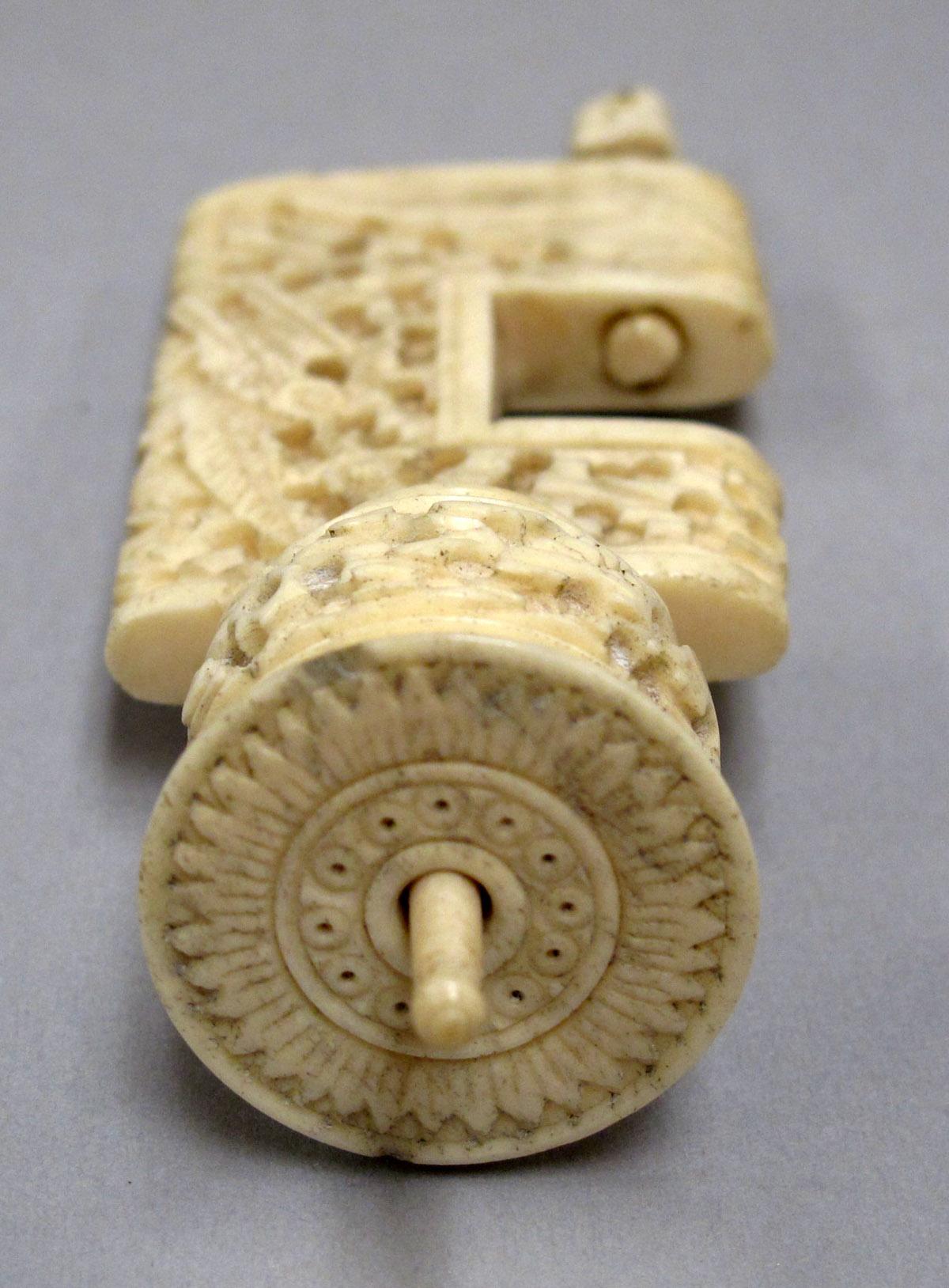 2012.0024.122 Thread holder, Underside 1