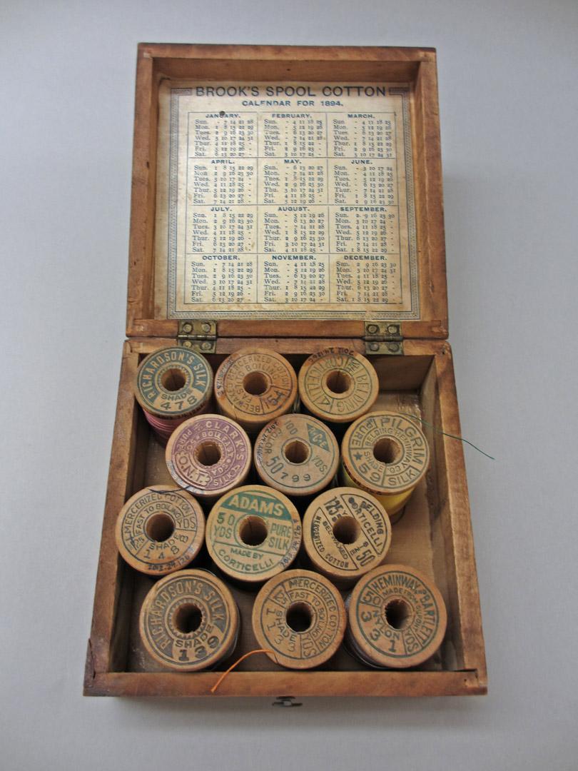 2012.0024.126 interior, Tool (for sewing), Thread holder
