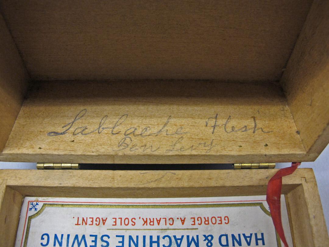 2012.0024.128.001 A-K detail 4, Tool (for sewing), Box
