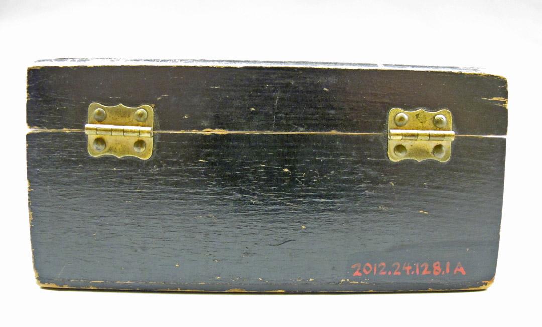 2012.0024.128.001 A-K rear, Tool (for sewing), Box