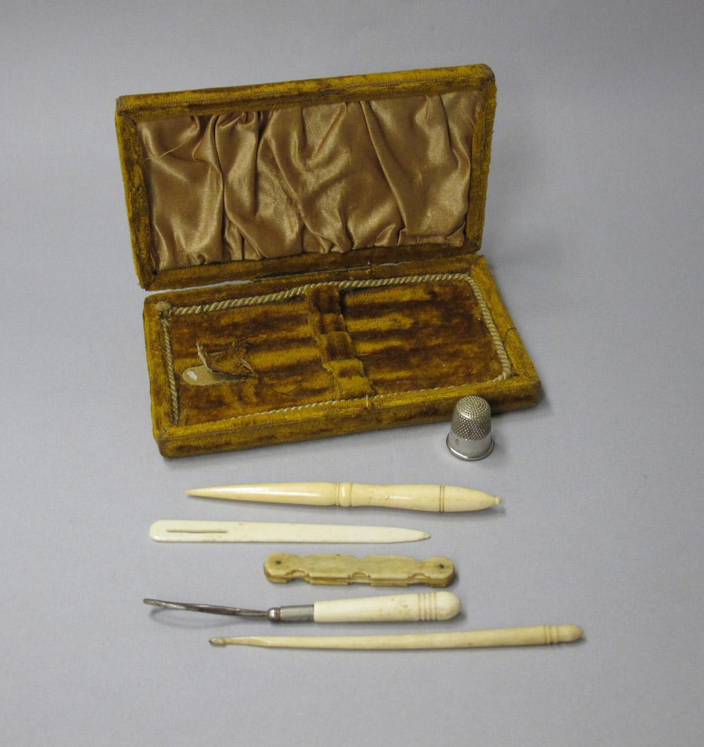 2012.0024.129 A-G overall 2, Tool (for sewing), Needle case