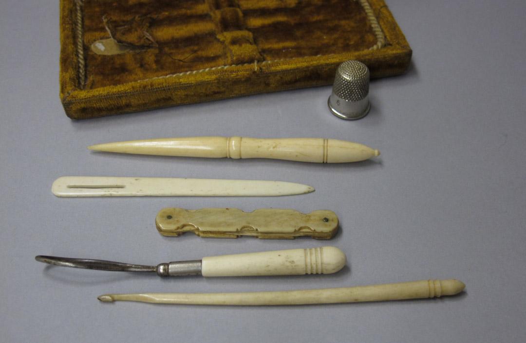 2012.0024.129 A-G overall 3, Tool (for sewing), Needle case