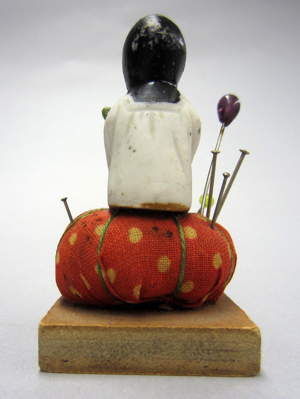 2012.0024.131 Pin cushion, Back