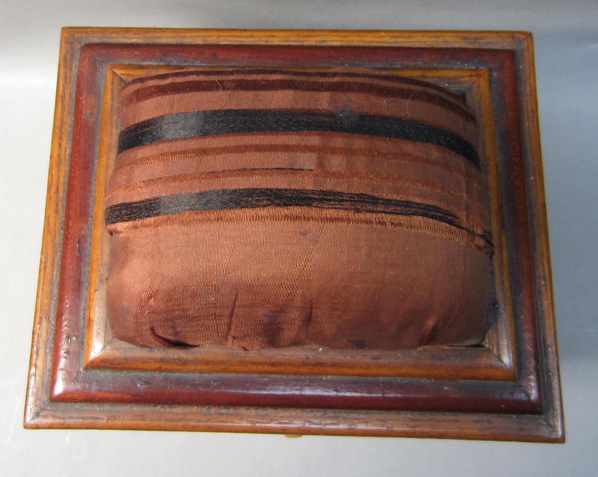 2012.0024.135 Sewing box, Top