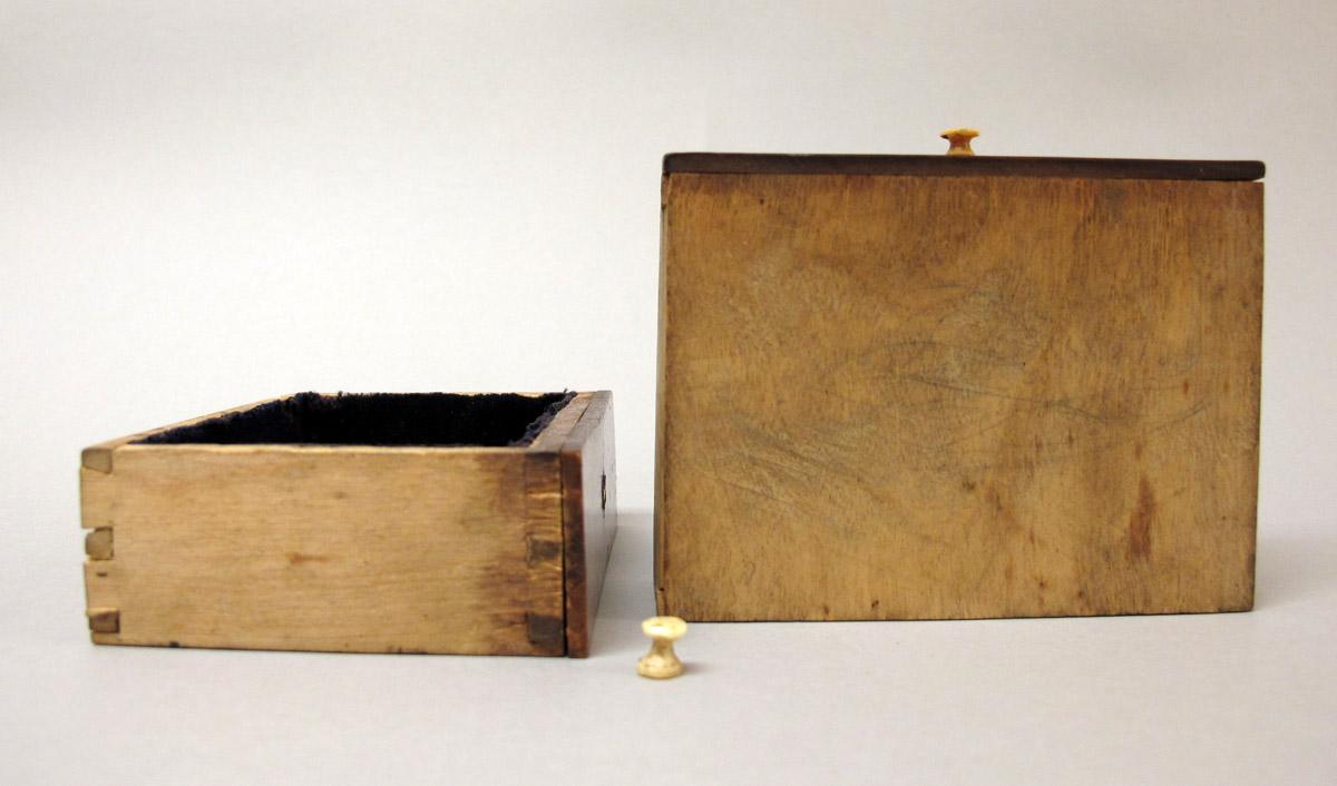 2012.0024.136 Sewing box, Drawer 1
