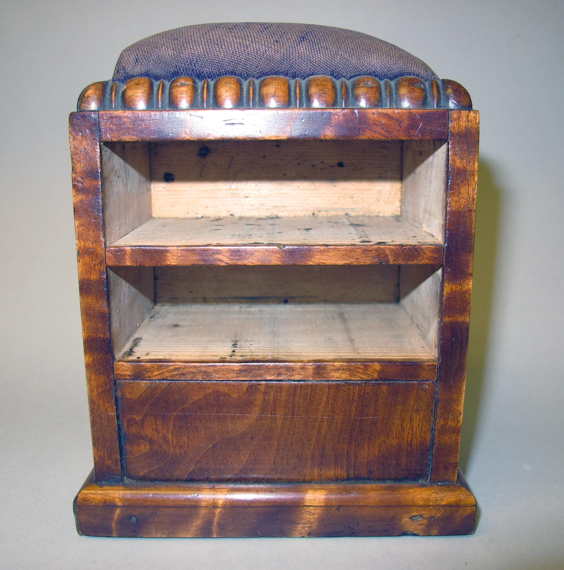 2012.0024.136 Sewing box, Front 2