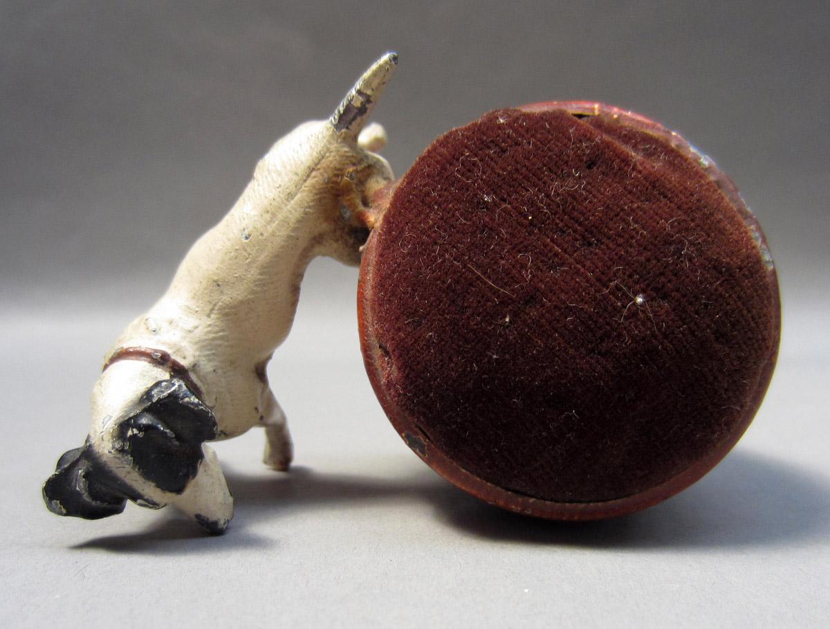 2012.0024.138 Pin cushion, Top