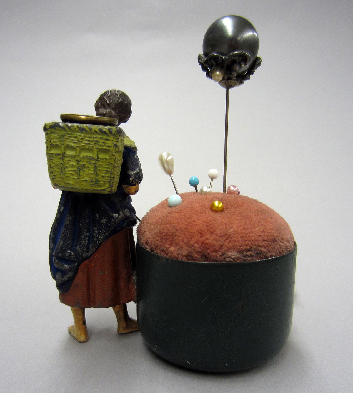 2012.0024.139 A-B Pin cushion, Back