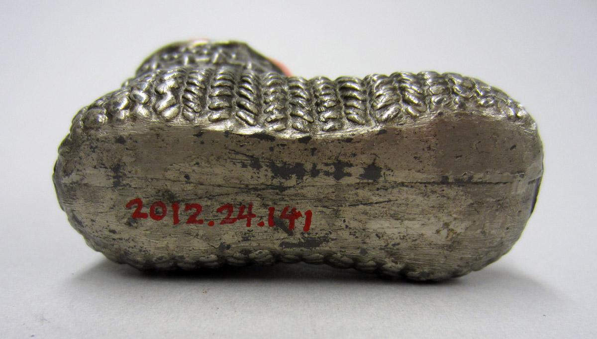 2012.0024.141 Pin cushion, Underside