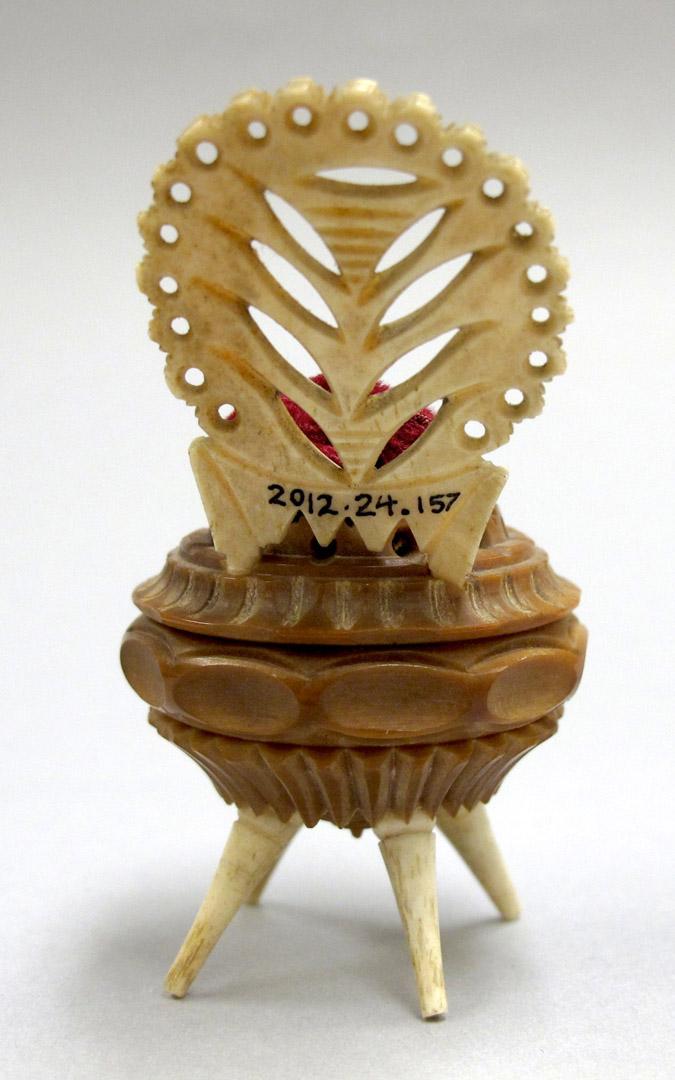 2012.0024.157 rear, Tool (for sewing), Pincushion