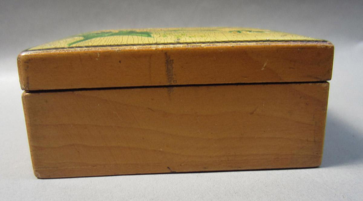 2012.0024.158 A-B Sewing box, Side