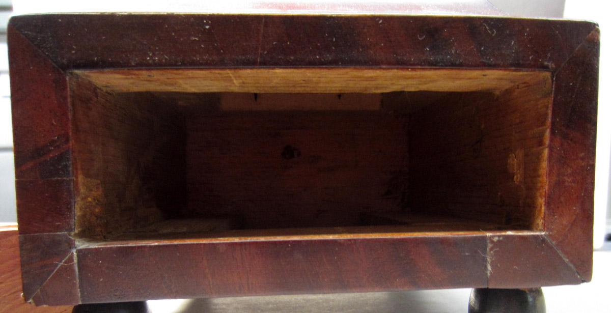 2012.0024.159 Sewing box, Interior