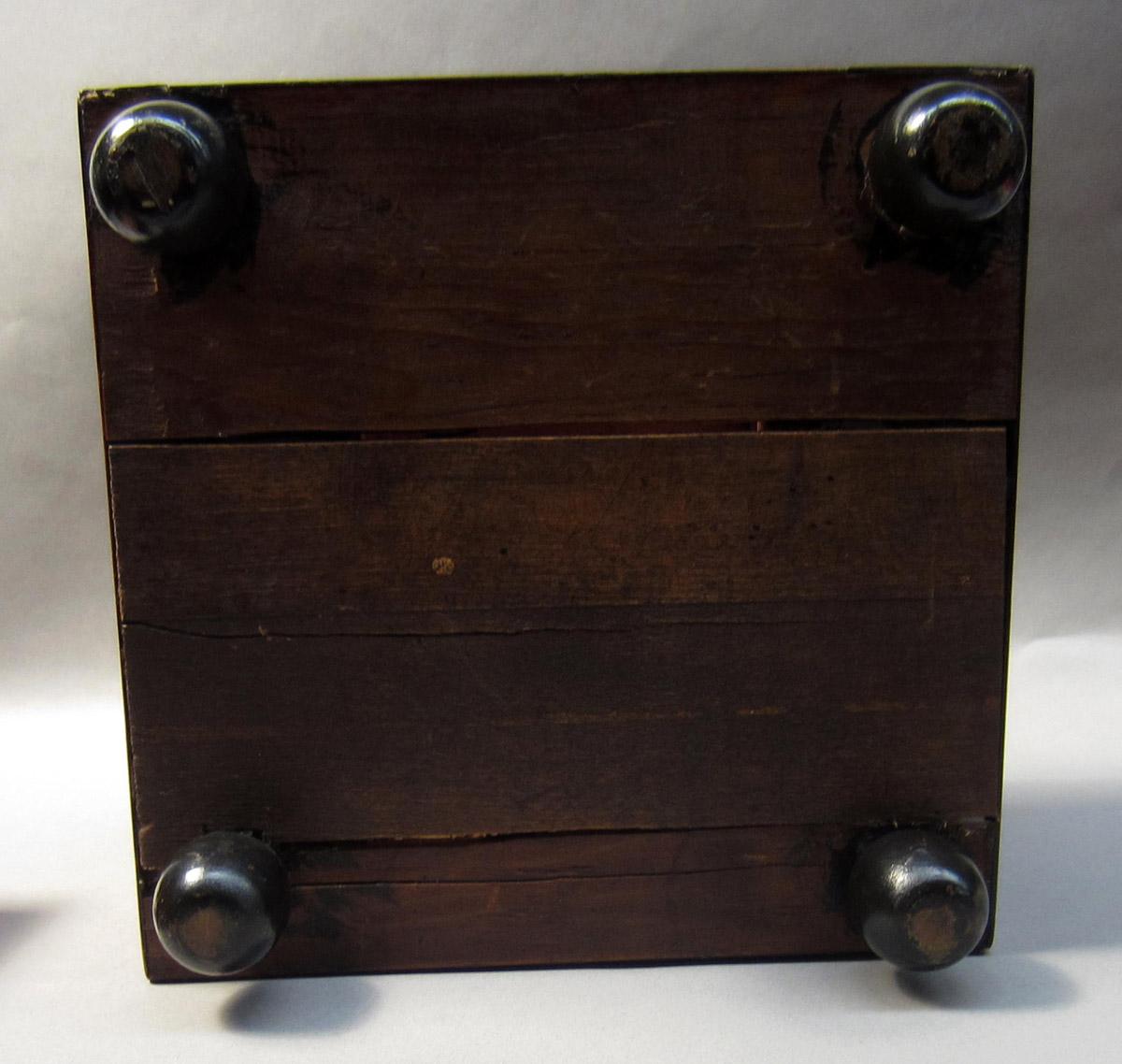 2012.0024.159 Sewing box, Underside