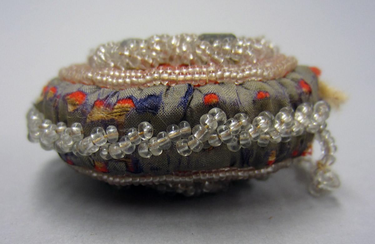 2012.0024.167 Pin cushion, Side 1