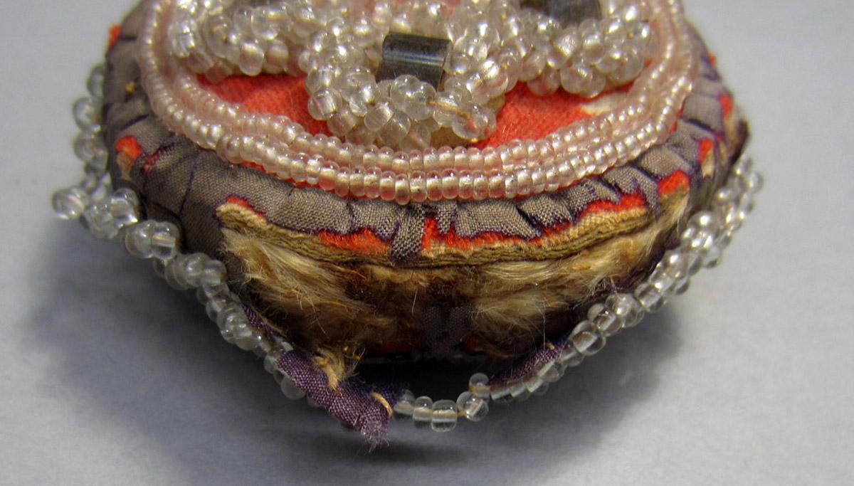 2012.0024.167 Pin cushion, Side 2