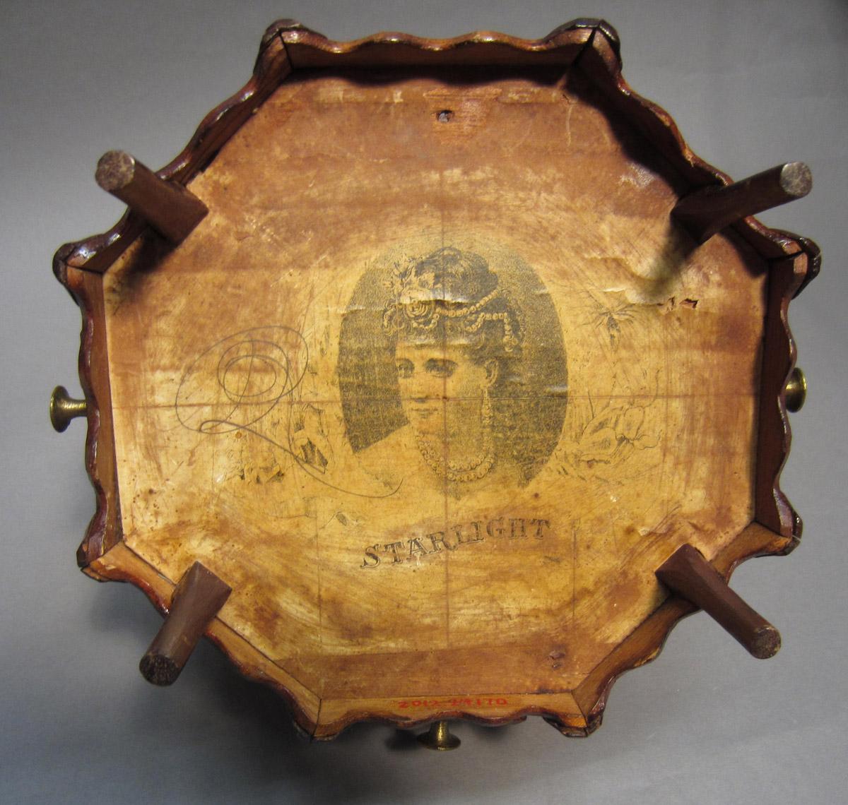 2012.0024.170 Sewing box, Underside