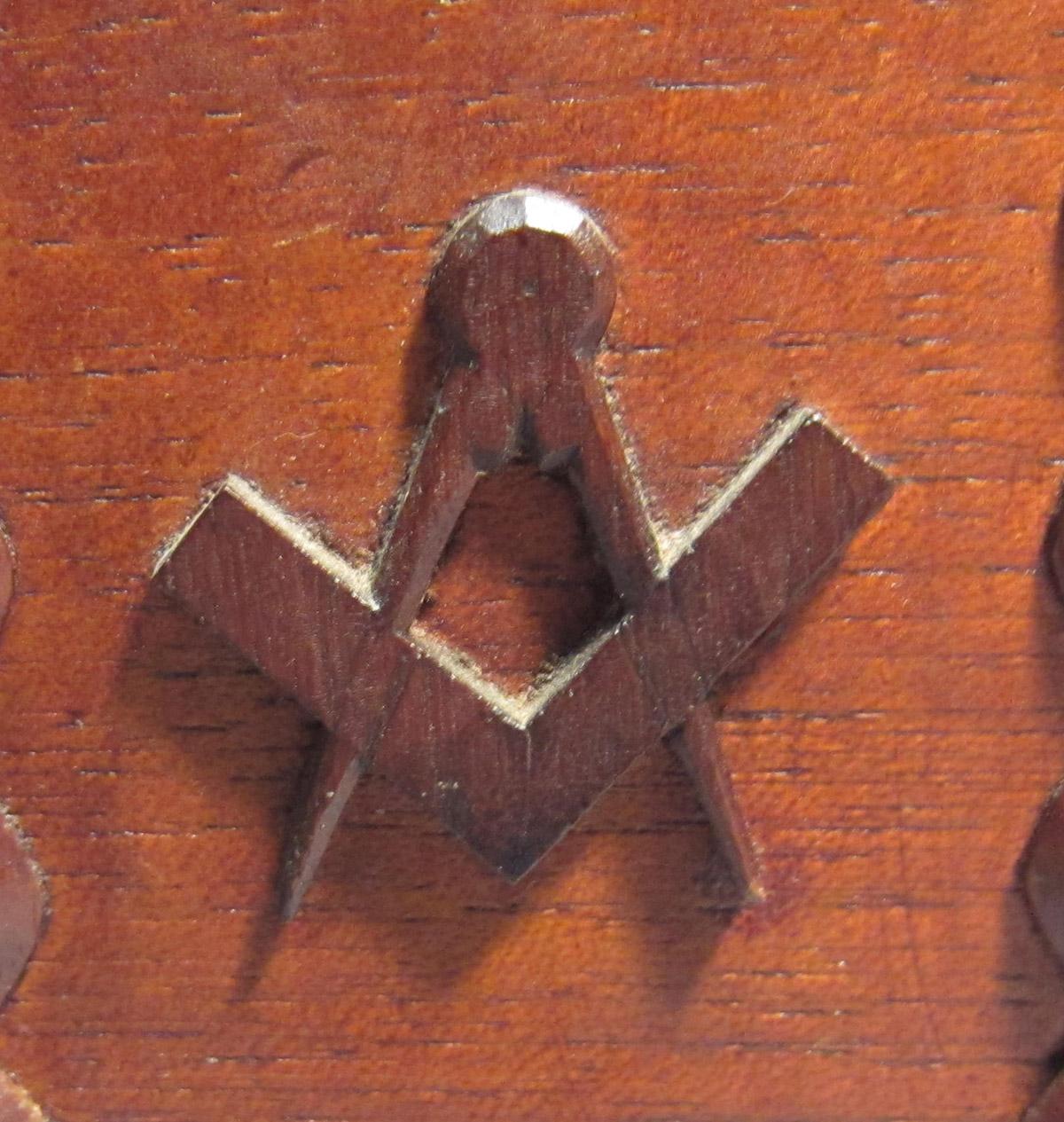 2012.0024.170 Sewing box, Emblem 2