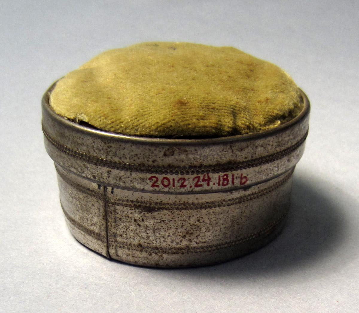 2012.0024.181 Sewing box, Side