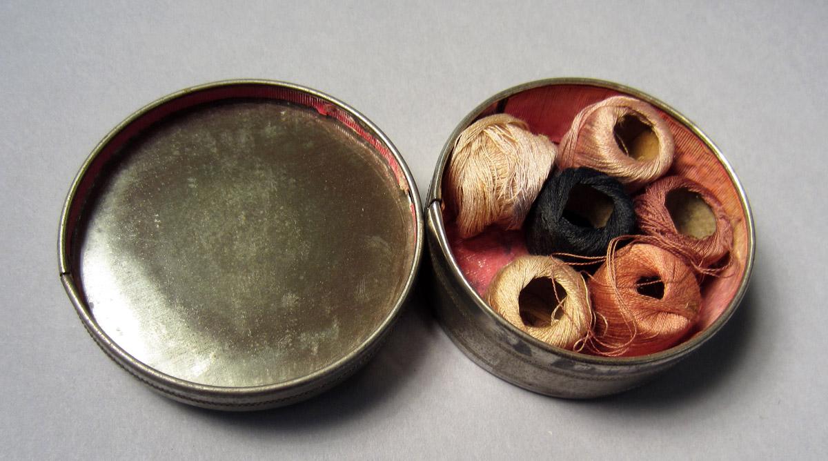 2012.0024.181 Sewing box, Open