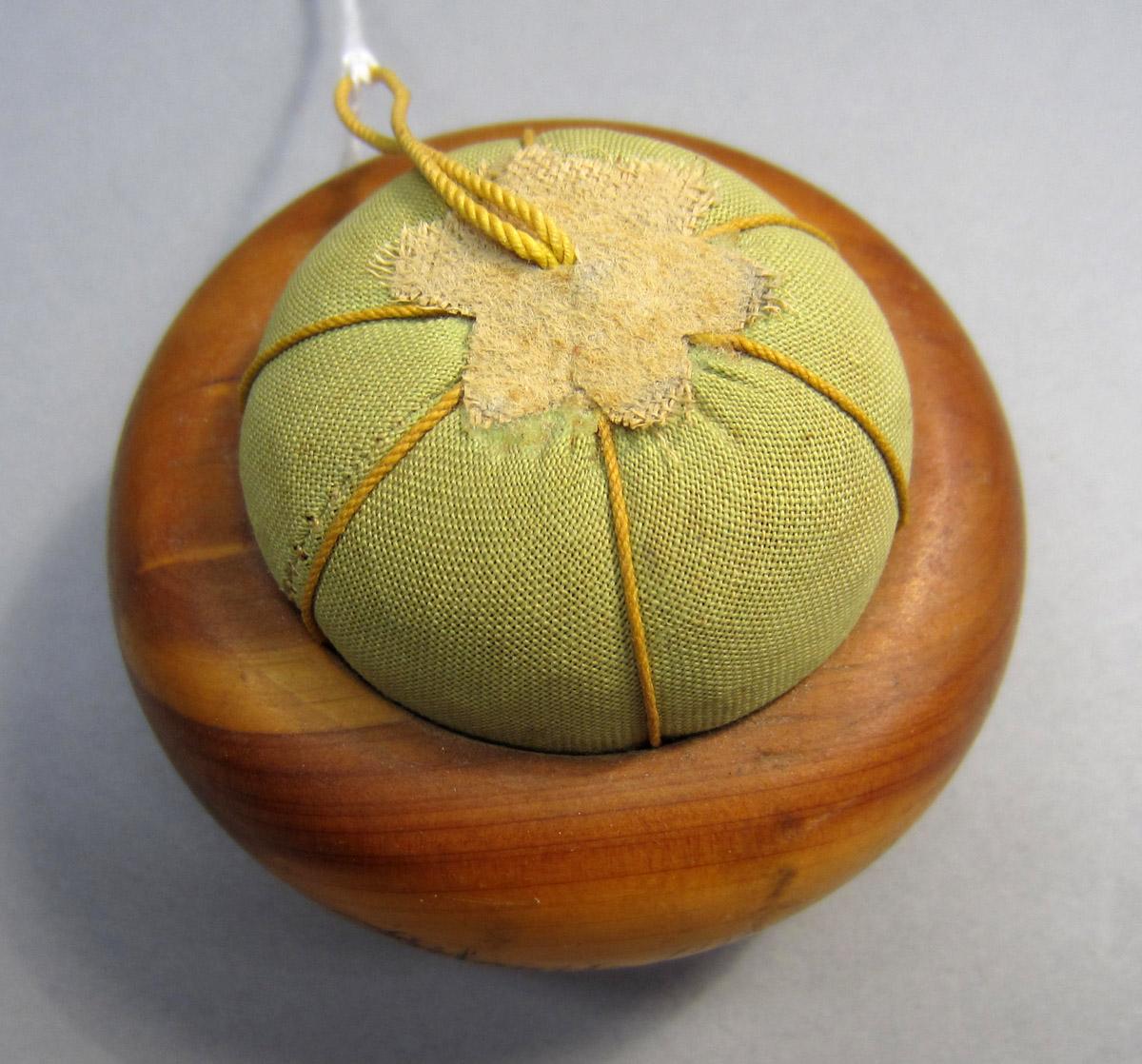 2012.0024.182 Pin cushion, Top