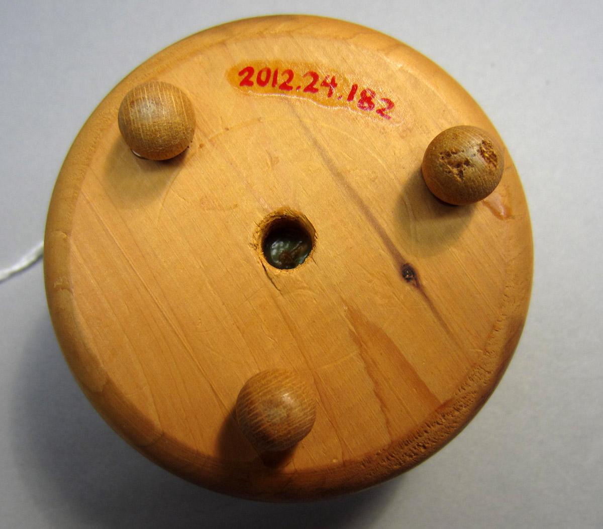2012.0024.182 Pin cushion, Underside