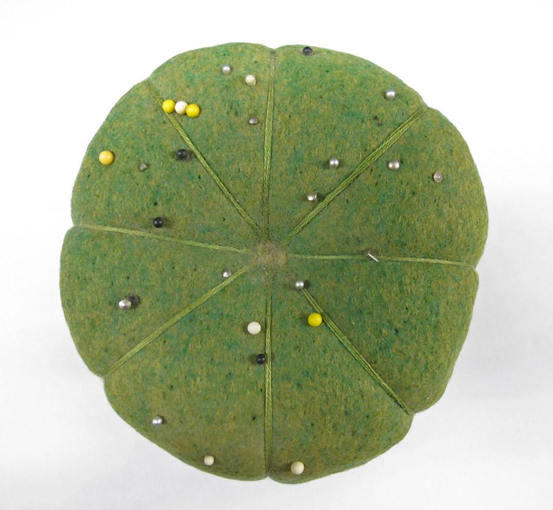 2012.0024.184 above, Tool (for sewing), Pin cushion