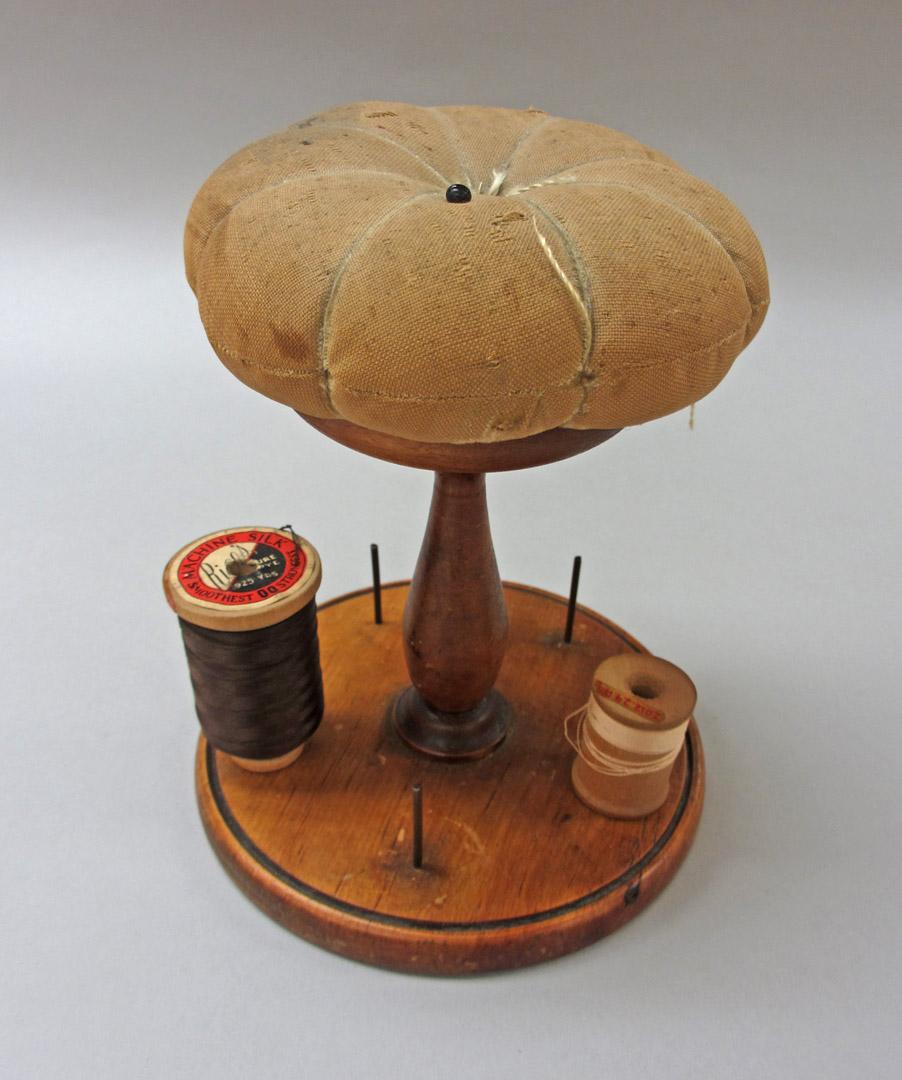 2012.0024.185 Spool stand, View 1