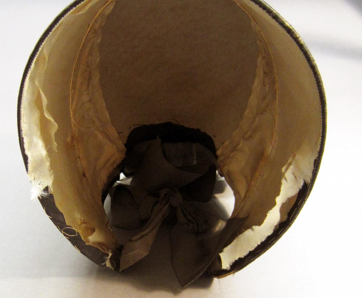 2012.0024.189 Bonnet, Interior 2