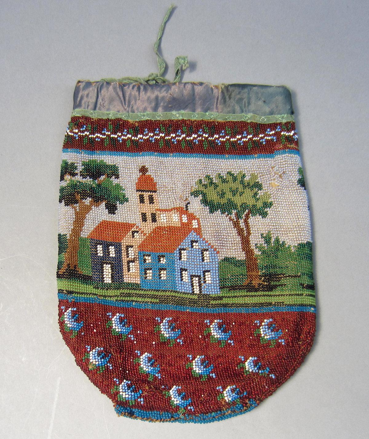2012.0024.190 Reticule, View 1