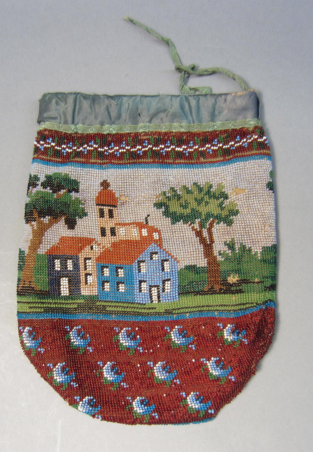 2012.0024.190 Reticule, View 2