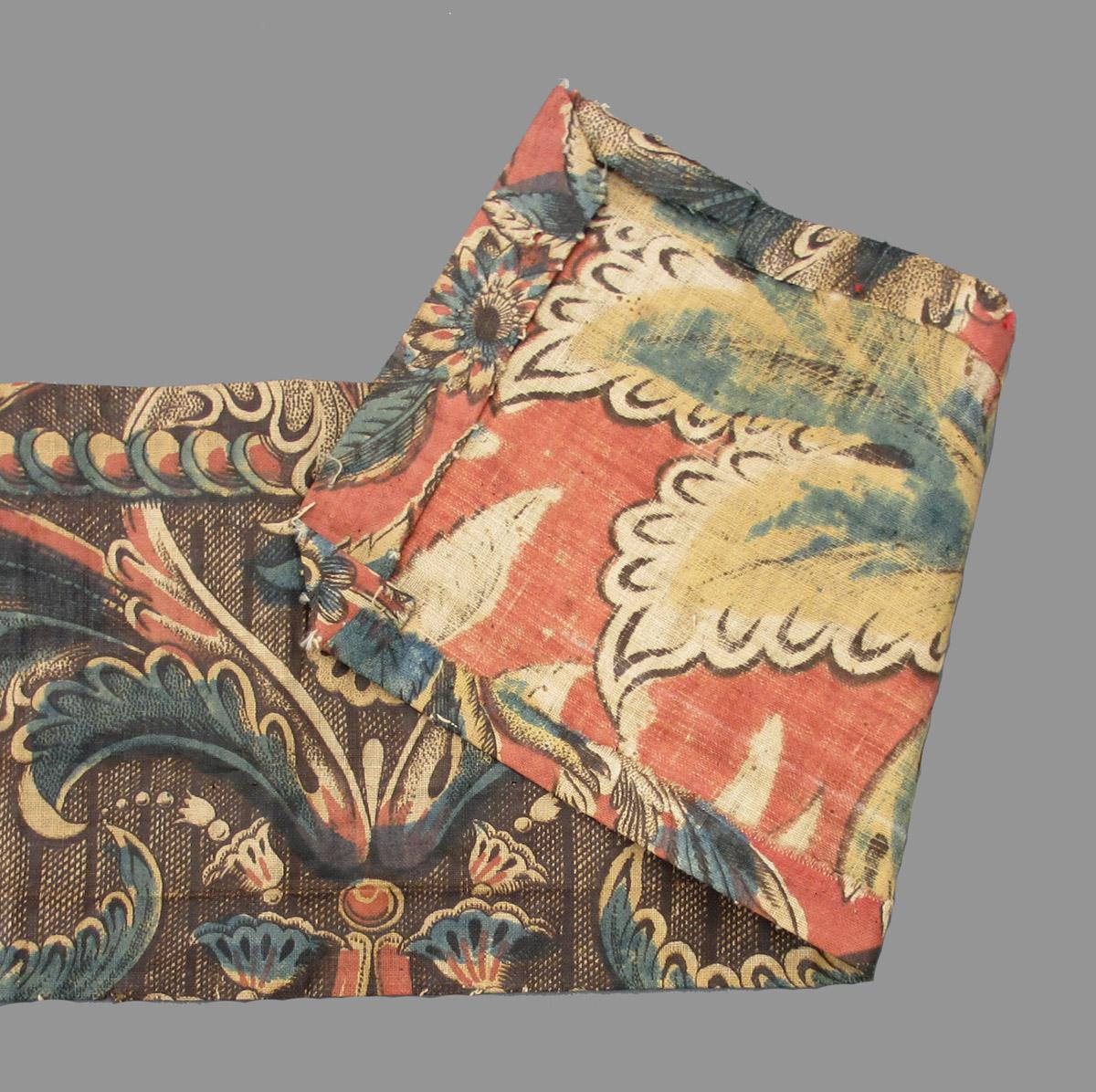 1969.3644.005 textile, printed folded corner