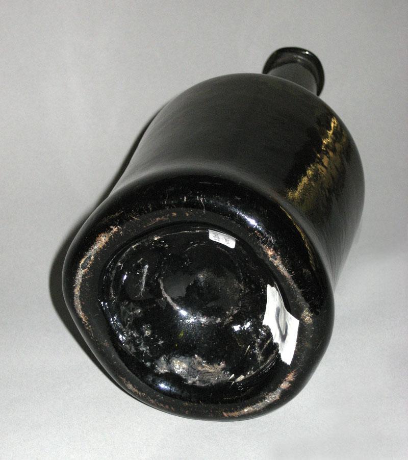 2012.0010.001 Bottle underside